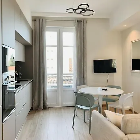 Bright, Newly Renovated Apartmán *