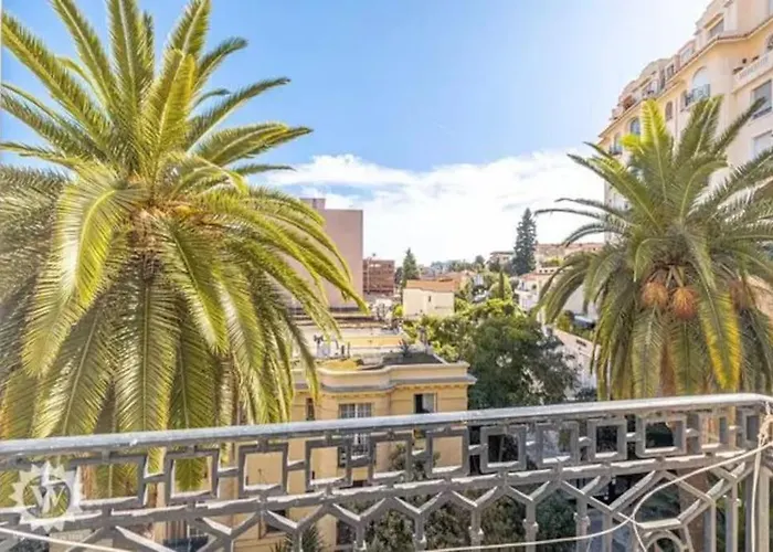 Bright, Newly Renovated * Nicea