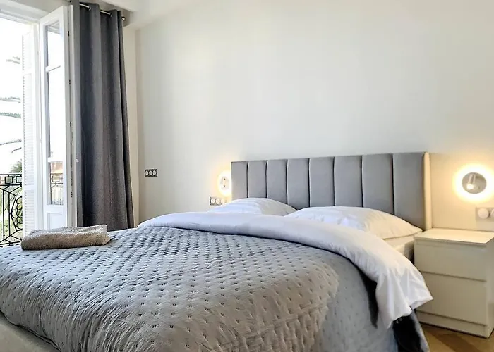 Bright, Newly Renovated Apartament Nicea