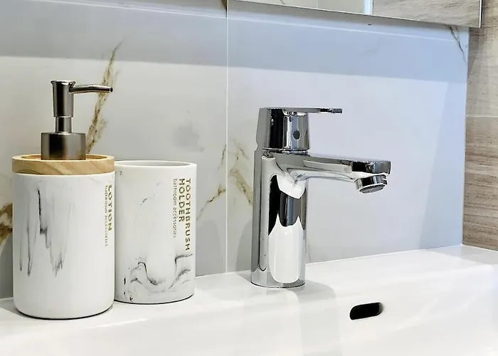 Bright, Newly Renovated Nicea