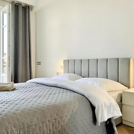 Lejlighed Bright, Newly Renovated *