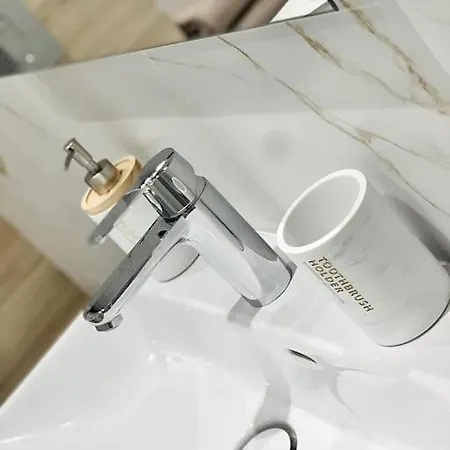 Διαμέρισμα Bright, Newly Renovated Νίκαια