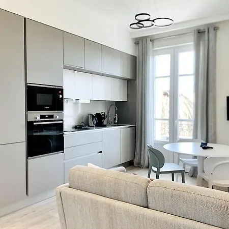 Bright, Newly Renovated Nice