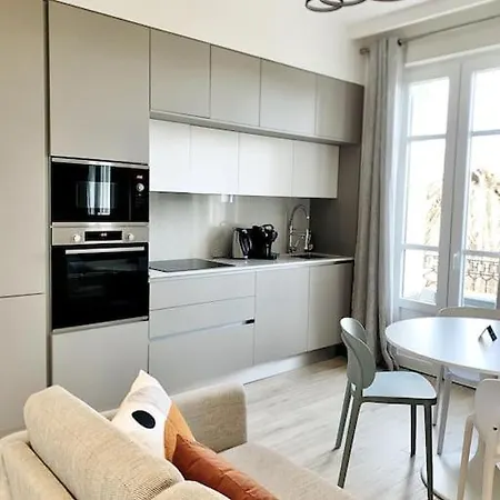 Bright, Newly Renovated Διαμέρισμα *