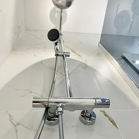 Bright, Newly Renovated Διαμέρισμα Νίκαια