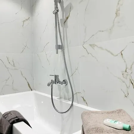 Bright, Newly Renovated Νίκαια