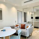 Bright, Newly Renovated * Νίκαια