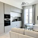 Bright, Newly Renovated Νίκαια