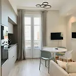 Bright, Newly Renovated Διαμέρισμα *