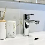 Bright, Newly Renovated Νίκαια